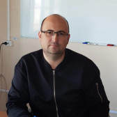 Александр Жаров