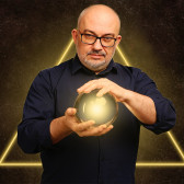 Андрей Сокуров