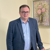 Максим Попов