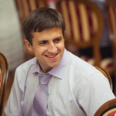 Максим Серов