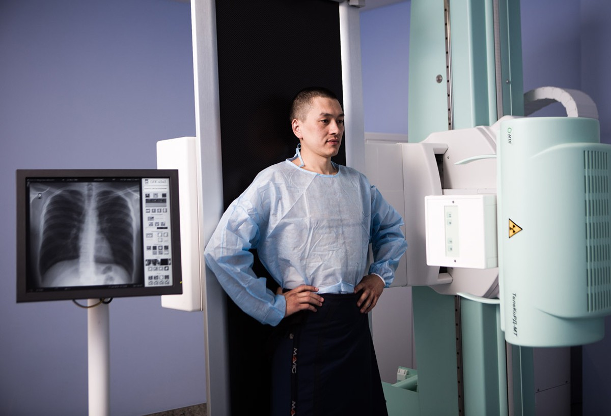 После рентгена можно делать флюорографию. Рентгеноскопия грудной клетки аппарат. Аппарат рентгеновский цифровой для исследования грудной клетки. Рентген исследование грудной клетки. Рентгенография легких.